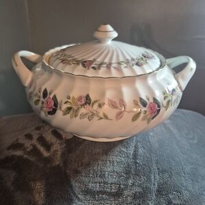 Charming Vintage Small Tureen – Elegant Fine China Japan #2345